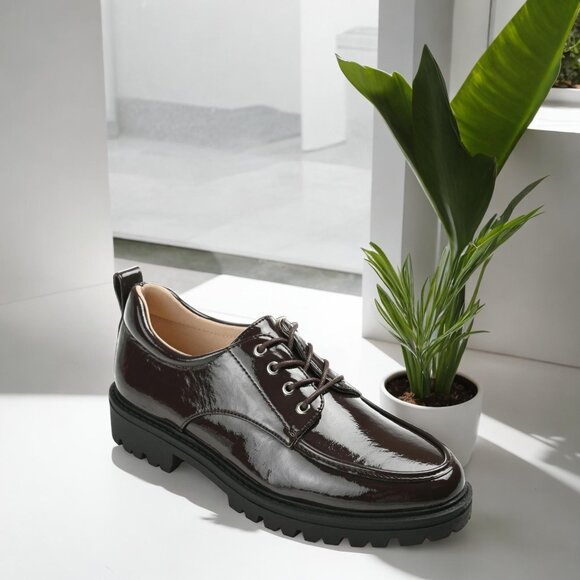 Journee Collection Women's Brown Zina Lace up Lug Sole Oxford Shoes Size 10M NIB - Picture 1 of 4